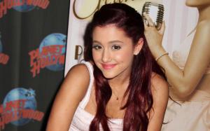 Ariana Grande, smiling wallpaper thumb
