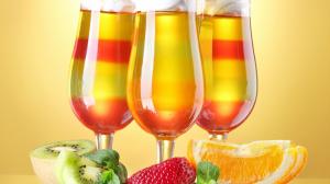 Cocktails, drinks, glass cups, kiwi, strawberry, orange wallpaper thumb