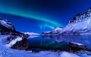 Beautiful sky, night, winter, Iceland, Northern Lights wallpaper thumb