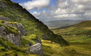 Beautiful Ireland nature landscape, mountains, grass, clouds wallpaper thumb
