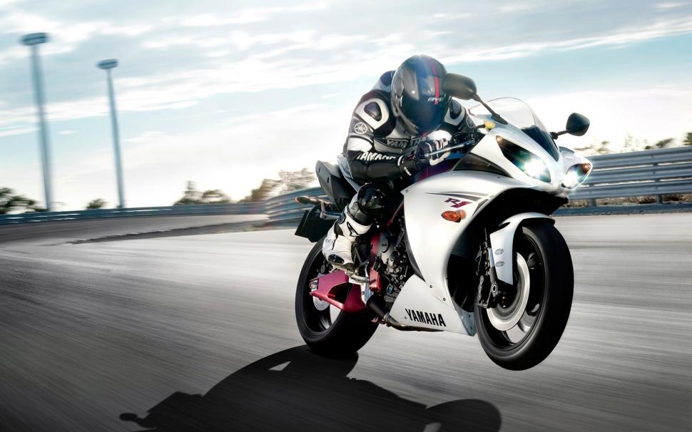 Yamaha R1 On Track wallpaper,race HD wallpaper,speed HD wallpaper,moto HD wallpaper,track HD wallpaper,1920x1200 wallpaper