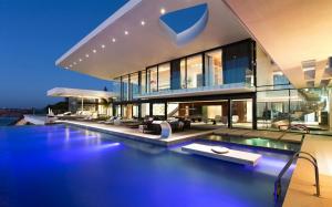 Modern house with a pool wallpaper thumb