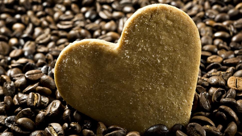 Heart-shaped biscuit with coffee wallpaper,Heart HD wallpaper,Biscuit HD wallpaper,Coffee HD wallpaper,1920x1080 wallpaper