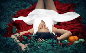 Girl laying in the grass wallpaper thumb