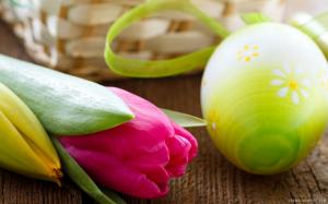 Tulips With Easter Egg wallpaper thumb