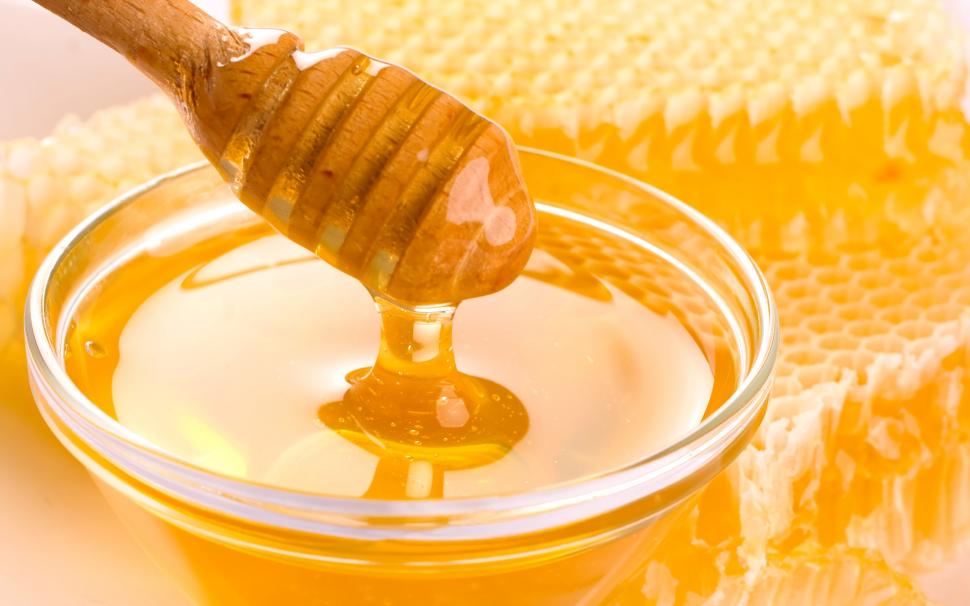 Delicious Honey Free  Background For Computer  wallpaper,bee HD wallpaper,honey HD wallpaper,sweet HD wallpaper,yellow HD wallpaper,2560x1600 wallpaper
