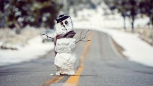 Snowman on the road wallpaper thumb