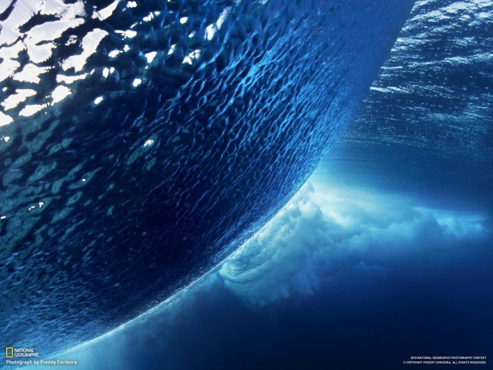 Ocean Wave Underwater Blue HD wallpaper,nature wallpaper,ocean wallpaper,blue wallpaper,underwater wallpaper,wave wallpaper,1600x1200 wallpaper