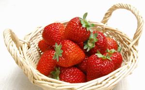 Strawberry basket wallpaper thumb