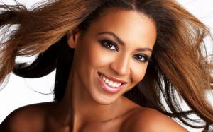 Beyonce Charming smile wallpaper thumb