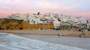 Beautiful White Greek Seaside Town wallpaper thumb