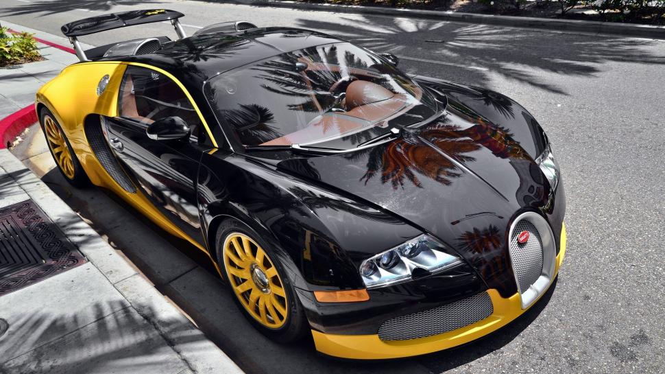 Bugatti Veyron luxury car parked on the roadside wallpaper,Bugatti HD wallpaper,Veyron HD wallpaper,Luxury HD wallpaper,Car HD wallpaper,Parked HD wallpaper,Roadside HD wallpaper,2560x1440 wallpaper