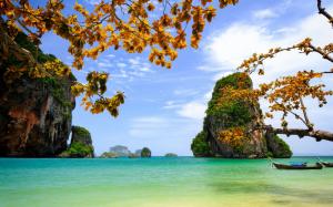 Vietnam, beautiful scenery, sea, rocks, islands, trees, leaves, boats wallpaper thumb