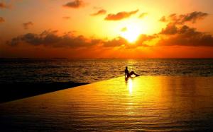 Person Sunset Sunlight Pool Ocean Silhouette HD wallpaper thumb