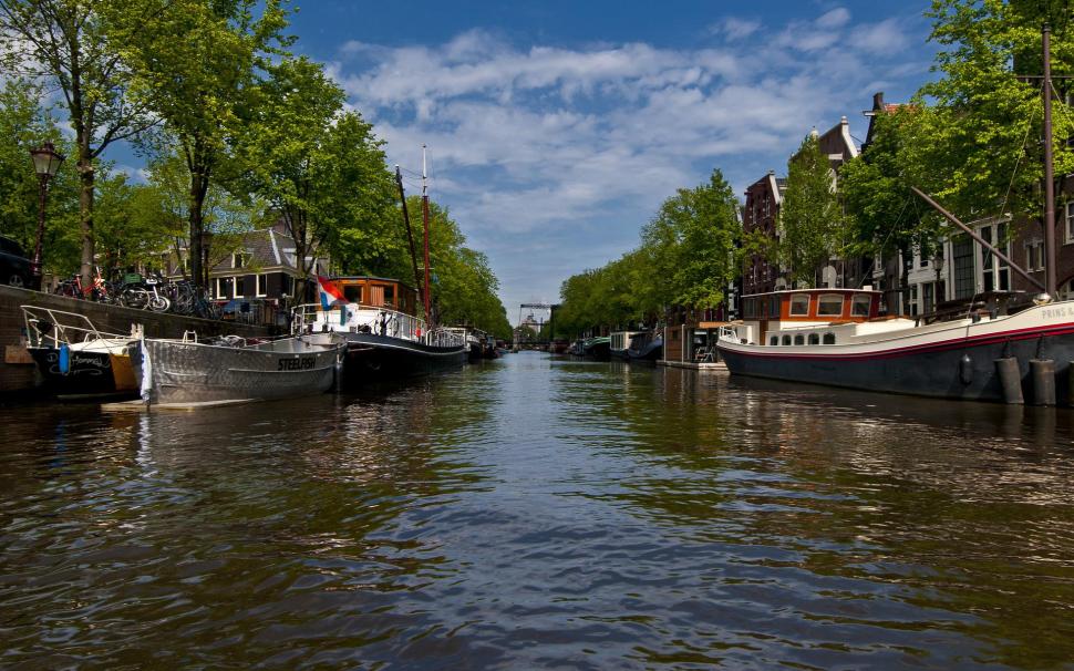 Beautiful Canals Of Amsterdam wallpaper,water HD wallpaper,amsterdam HD wallpaper,the netherlands HD wallpaper,boats HD wallpaper,canals HD wallpaper,nature & landscapes HD wallpaper,1920x1200 wallpaper