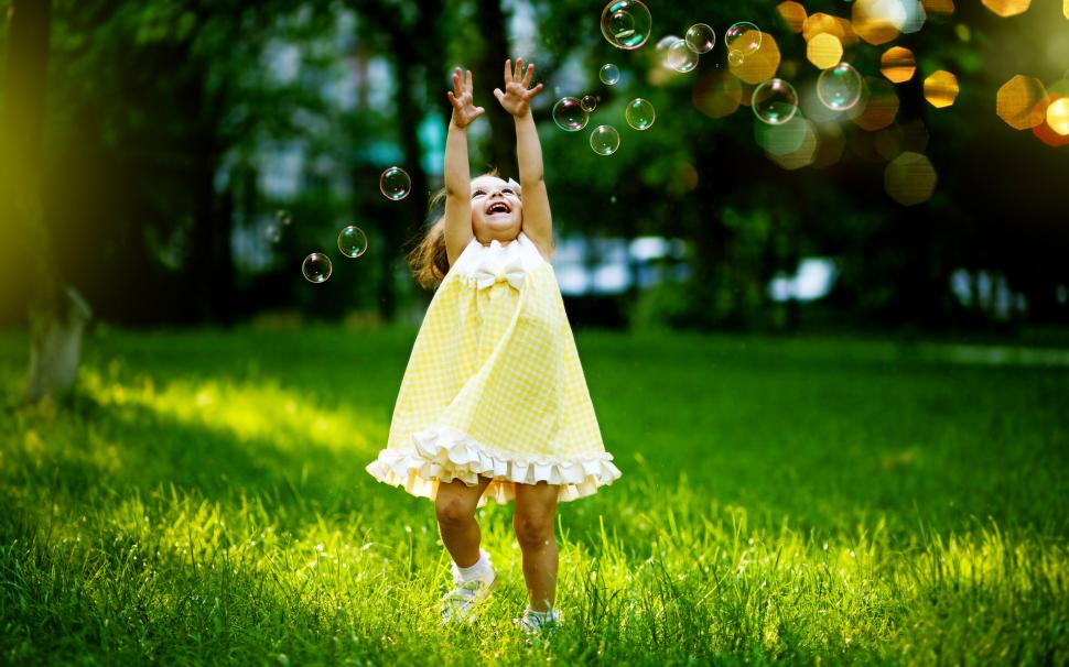 Little Girl Playing with Bubbles wallpaper,little girl HD wallpaper,bubbles HD wallpaper,2560x1600 wallpaper