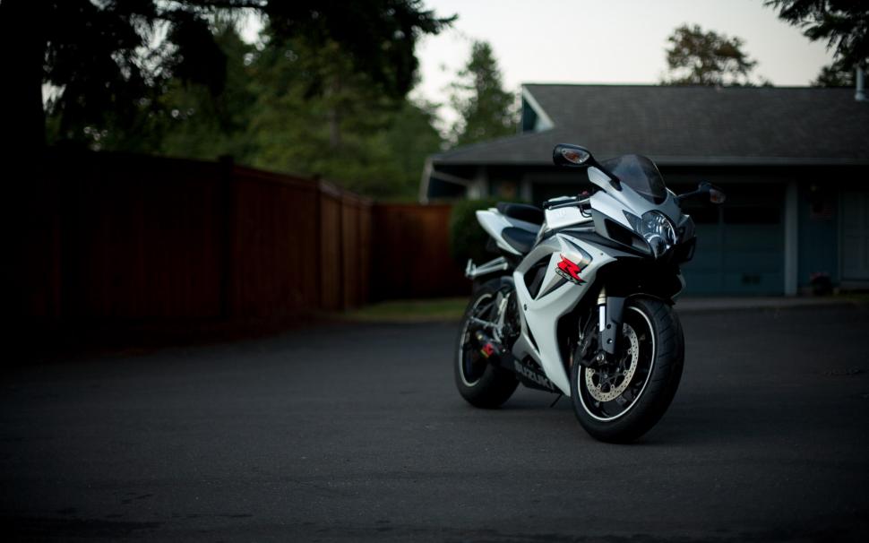 Suzuki GSX-R Bike wallpaper Suzuki GSX-R Bike wallpaper,suzuki HD wallpaper,gsx HD wallpaper,bike HD wallpaper,SuperSport HD wallpaper,white HD wallpaper,2880x1800 wallpaper