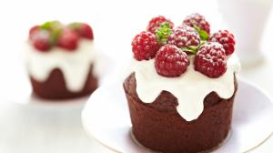 Chocolate cupcakes, raspberry, cakes, dessert wallpaper thumb