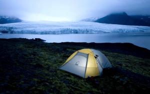Camping in Iceland National Park HD wallpaper thumb