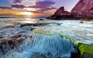 Tide Coming Over the Rocky Shore wallpaper thumb
