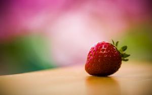 Strawberry Bokeh wallpaper thumb