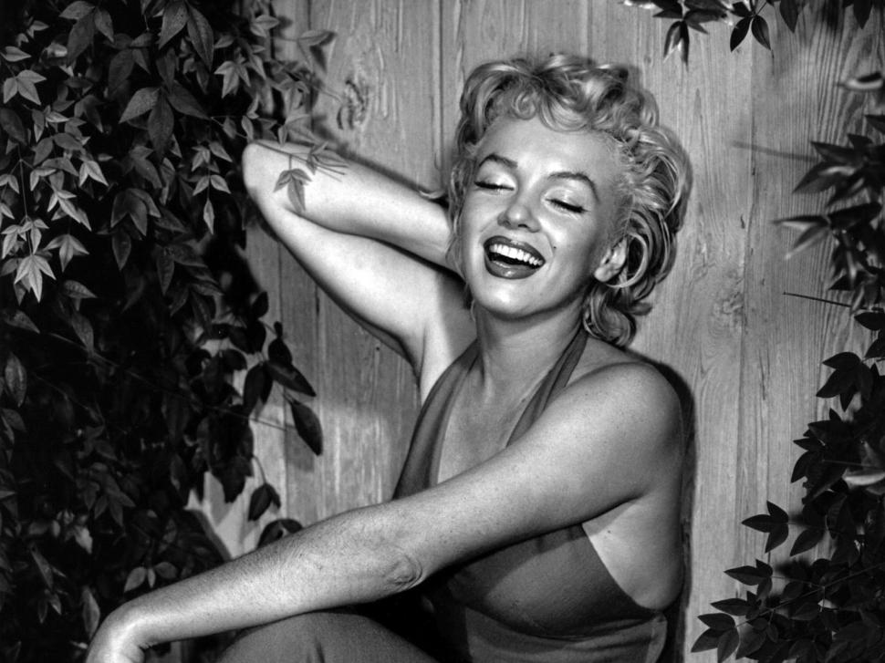 Photography, Black And White, Celebrities, Marilyn Monroe, Curly Hair, Short Hair, Beauty, Laughing wallpaper,photography wallpaper,black and white wallpaper,celebrities wallpaper,marilyn monroe wallpaper,curly hair wallpaper,short hair wallpaper,beauty wallpaper,laughing wallpaper,1600x1200 wallpaper