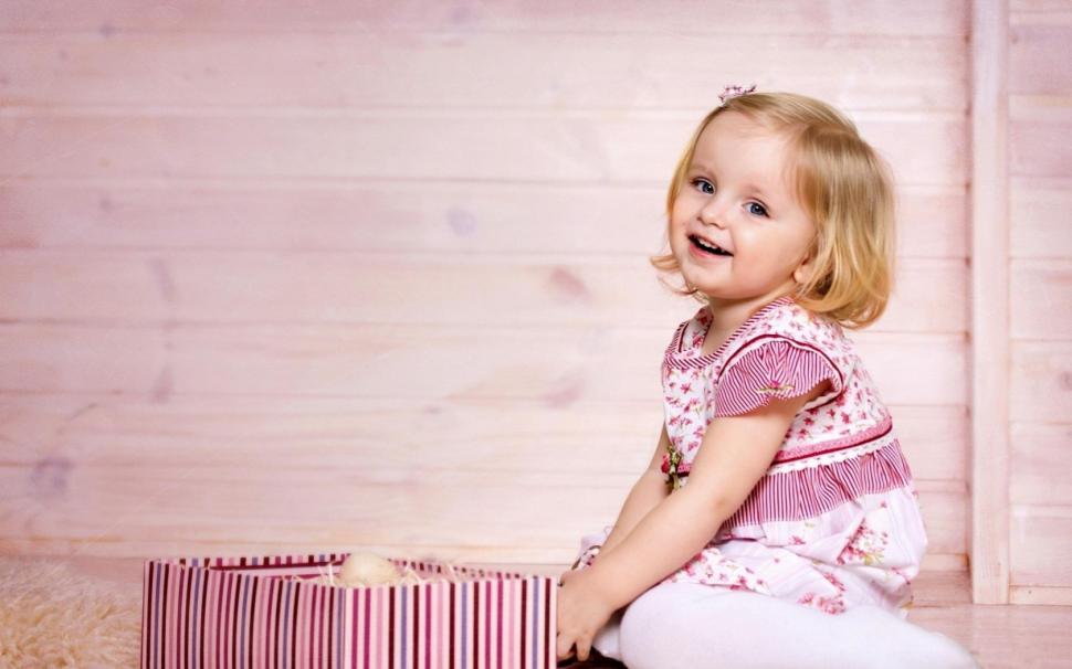 Cute Little Girl, Kid, Smiling, Decoration On Head wallpaper,cute little girl wallpaper,kid wallpaper,smiling wallpaper,decoration on head wallpaper,1680x1050 wallpaper