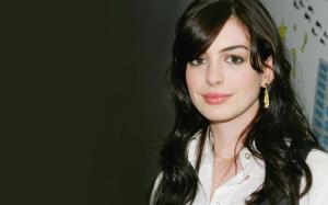 Beautiful Anne Hathaway wallpaper thumb