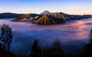 Indonesia, Java, volcano Tengger, morning, fog wallpaper thumb