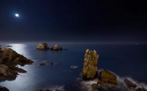 Moonlight Timelapse Rock Stone Ocean Night Stars HD wallpaper thumb