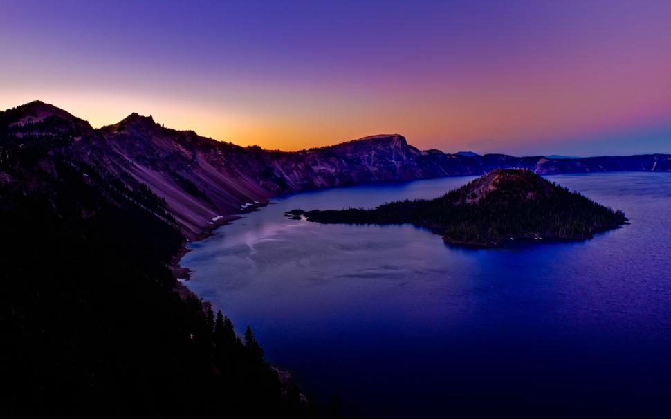 Crater Lake in Oregon of USA wallpaper,Crater HD wallpaper,Lake HD wallpaper,Oregon HD wallpaper,USA HD wallpaper,1920x1200 wallpaper