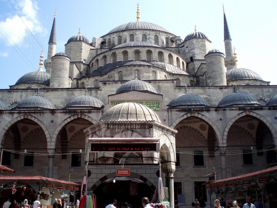 Istanbul Building Hagia Sophia HD wallpaper,cityscape wallpaper,building wallpaper,istanbul wallpaper,sophia wallpaper,hagia wallpaper,1600x1200 wallpaper