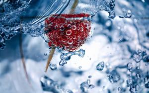 Fresh Raspberry in Water wallpaper thumb