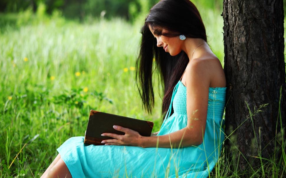 Blue dress girl reading a book under the tree wallpaper,Blue HD wallpaper,Dress HD wallpaper,Girl HD wallpaper,Reading HD wallpaper,Book HD wallpaper,Tree HD wallpaper,2560x1600 wallpaper
