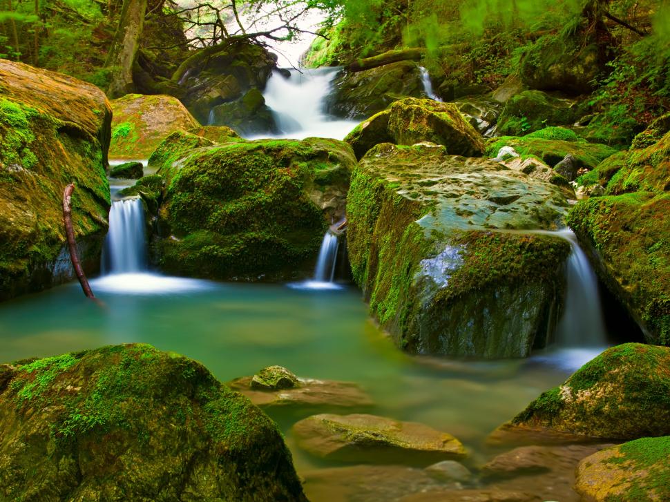 Waterfalls and streams wallpaper,Waterfall HD wallpaper,Stream HD wallpaper,2560x1920 wallpaper