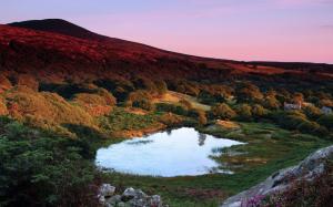 Britain, Wales, dusk, hills, trees, lake wallpaper thumb