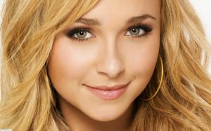 Hayden Panettiere Cute Picture wallpaper thumb