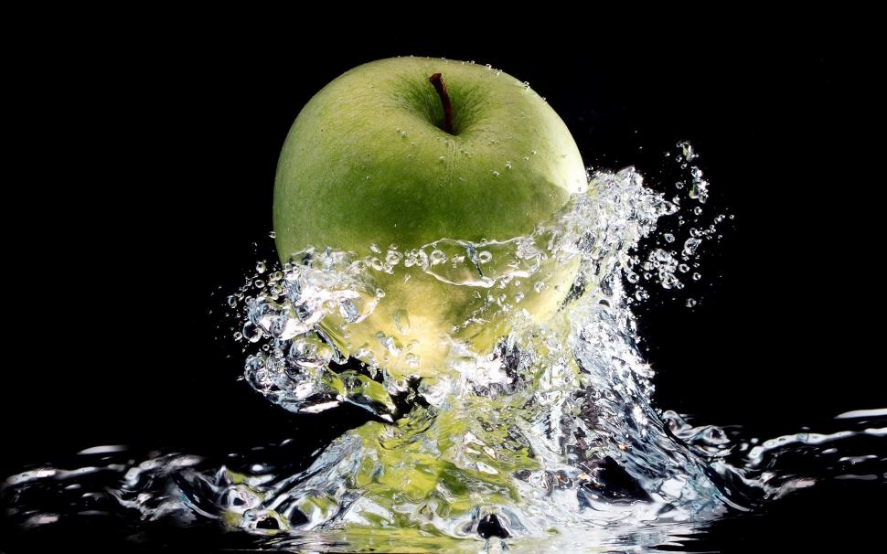 Green apple water splash wallpaper,Green HD wallpaper,Apple HD wallpaper,Water HD wallpaper,Splash HD wallpaper,2560x1600 wallpaper