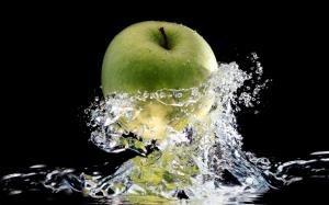 Green apple water splash wallpaper thumb
