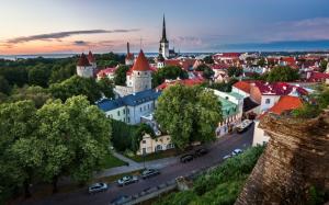 Tallinn, Estonia, old town, road, houses wallpaper thumb
