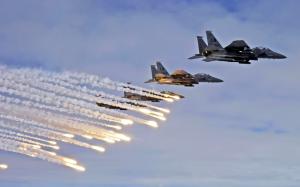 F 15E Strike Eagles Launch Chaffs & Flares HD wallpaper thumb