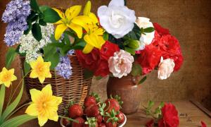 Bouquets Of Flowers Strawberries wallpaper thumb
