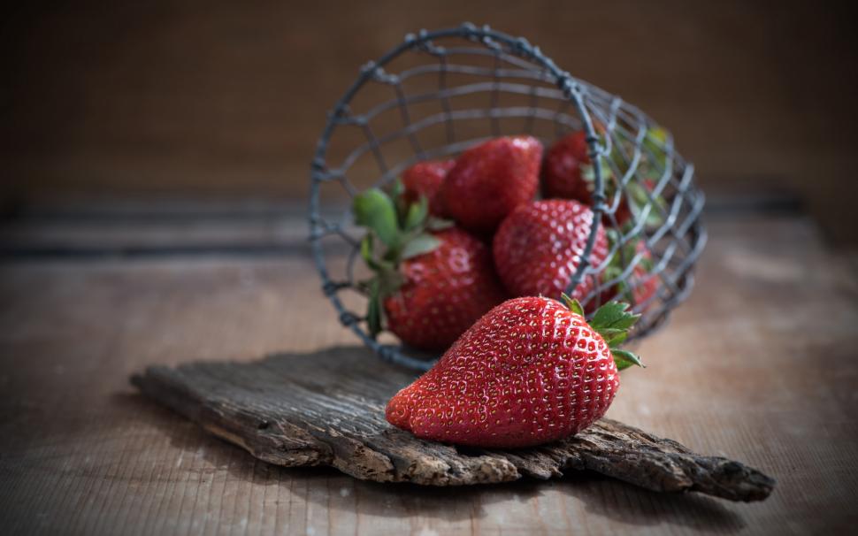 Strawberries wallpaper,strawberries wallpapers HD wallpaper,berries backgrounds HD wallpaper,Basket HD wallpaper,ripe  HD wallpaper,download 3840x2400 strawberries HD wallpaper,2880x1800 wallpaper