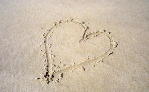 Heart in the sand wallpaper thumb