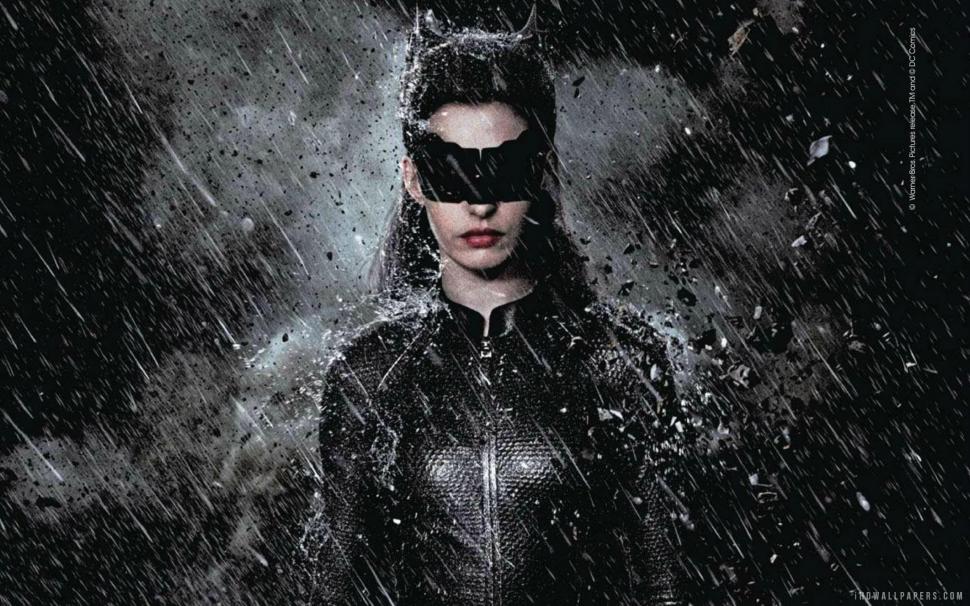 Anne Hathaway as Catwoman in The Dark Knight Rises wallpaper,rises HD wallpaper,knight HD wallpaper,dark HD wallpaper,catwoman HD wallpaper,hathaway HD wallpaper,anne HD wallpaper,2560x1600 wallpaper