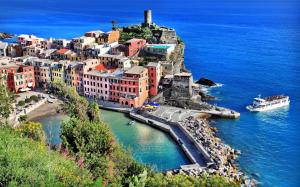 Vernazza, city, Italy, houses, sea, boats, rocks, shore wallpaper thumb
