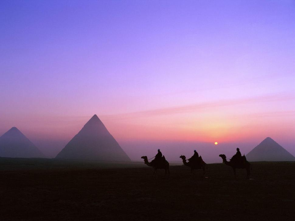 Egypt Pyramids Camels Silhouette Sunset HD wallpaper,nature wallpaper,sunset wallpaper,silhouette wallpaper,egypt wallpaper,pyramids wallpaper,camels wallpaper,1600x1200 wallpaper