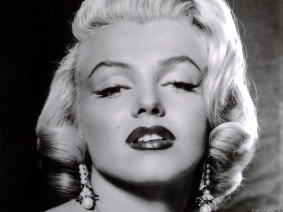 Photography, Black And White, Celebrities, Marilyn Monroe, Earings, Beauty, Smiling, Curly Hair, Short Hair wallpaper,photography wallpaper,black and white wallpaper,celebrities wallpaper,marilyn monroe wallpaper,earings wallpaper,beauty wallpaper,smiling wallpaper,curly hair wallpaper,short hair wallpaper,1600x1200 wallpaper