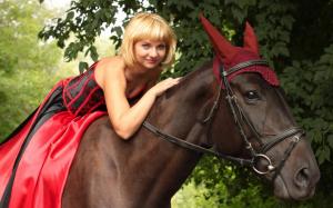 Blonde woman on a horse wallpaper thumb