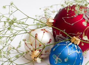 christmas decorations, balloons, gypsophila, jewelry wallpaper thumb